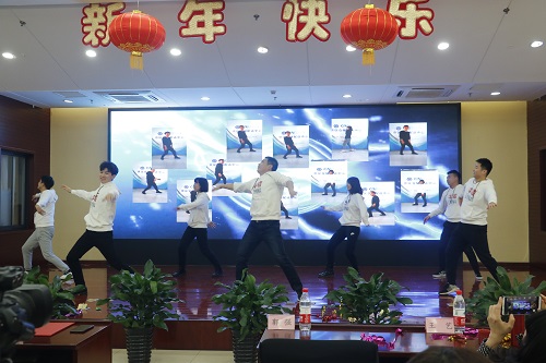 舞蹈《舞動的喀戰(zhàn)士》.JPG 舞蹈《舞動的喀戰(zhàn)士》.JPG